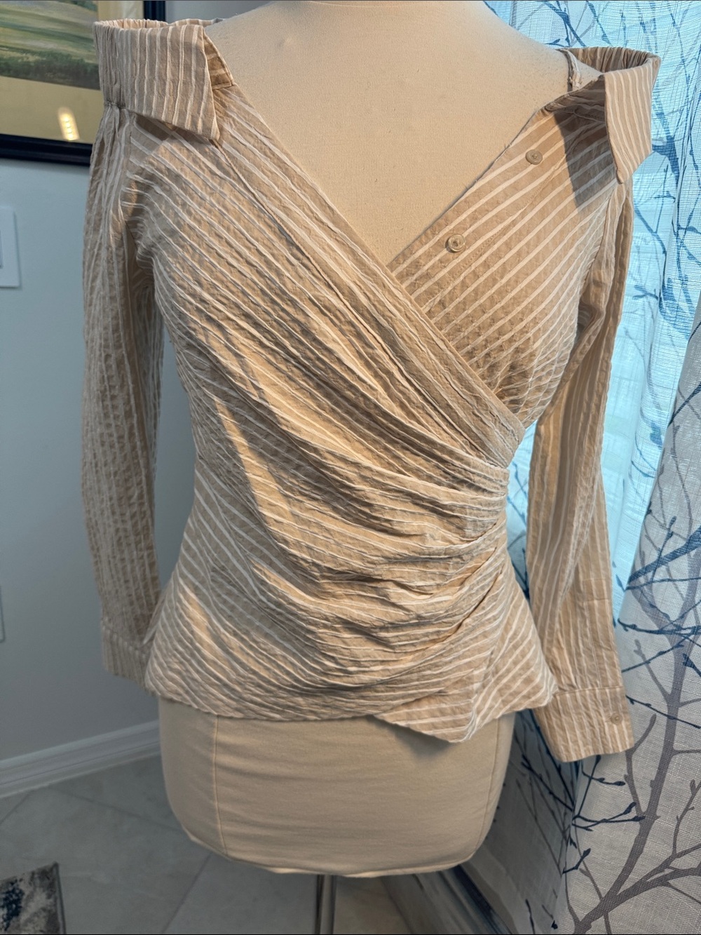 White House Black Market Striped Ruched Blouse in Beige & White Size 6 Like New